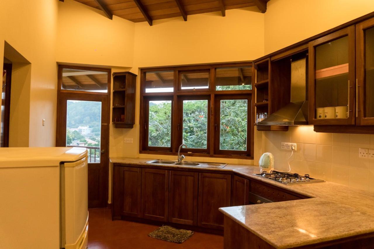Aronka Homestay كاندي الغرفة الصورة